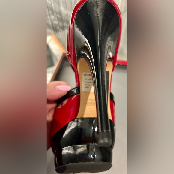 Miu Miu Red & Black patent pee toes - Picture 4 of 7